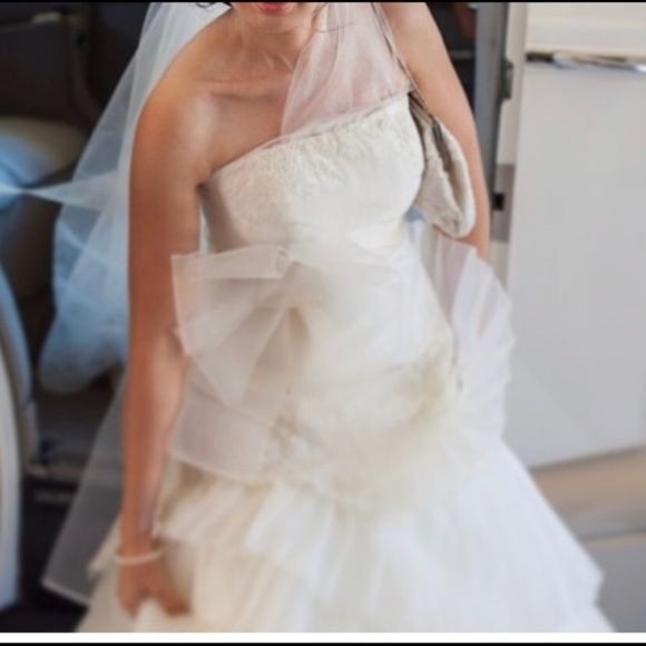 Vera Wang Wedding Dress Size 4 Tiered Strapless Lace Button Bow - Picture 1 of 12